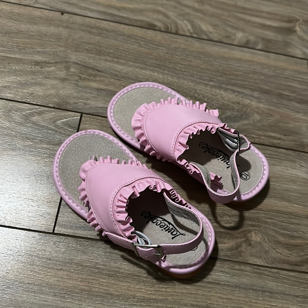 NWOT Girls Laniecakes Light Pink Ruffle Hooded T Strap Sandals 
Size 10 toddler